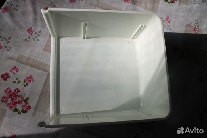 Корпус ящика для овощей Indesit C240G.016