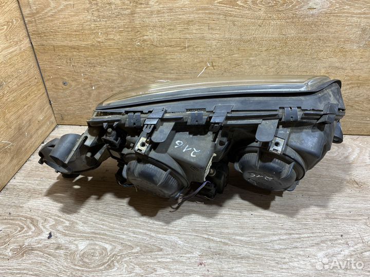 Фара передняя левая Volvo S80 1 142510