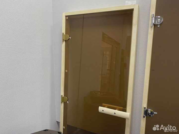 Дверь стеклянная для бани