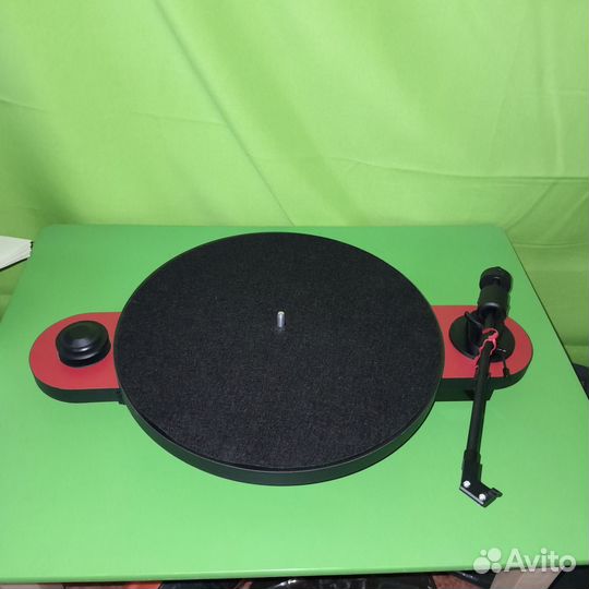 Виниловый проигрыватель марки pro-ject