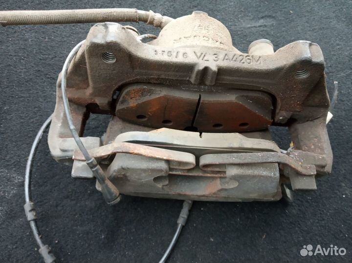 Суппорт передний левый/правый Discovery Sport L550