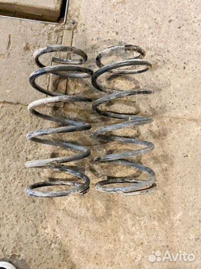 Пружины передние Toyota Hilux Surf 130