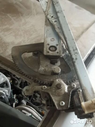 Стеклоподъемник передний Шевроле Авео Т 250