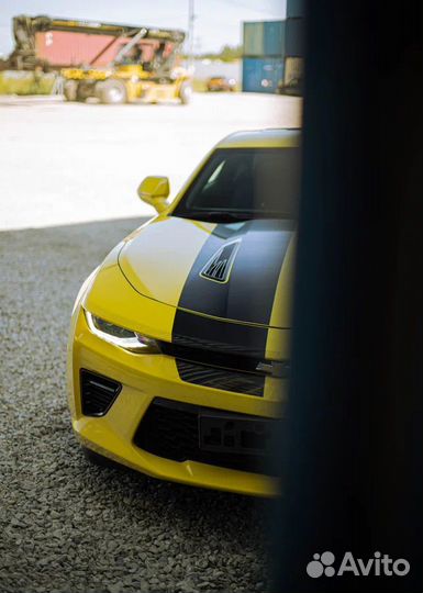 Chevrolet Camaro SS 6.2 в цвете Lemon Peel