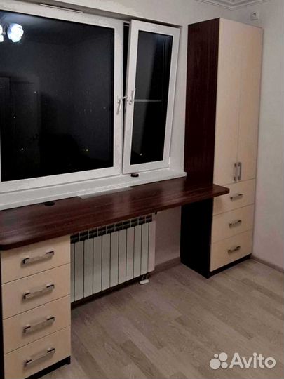 Рабочая зона в углу у окна