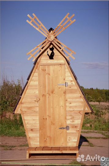 Уличный туалет деревянный
