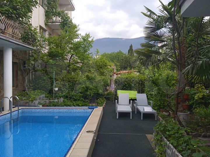 Дом 450 м² на участке 2 сот.