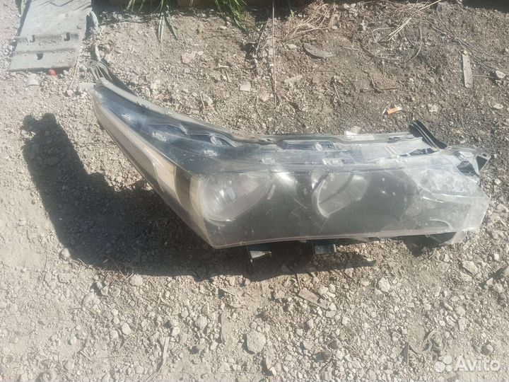 Фара правая на запчасти corolla 160