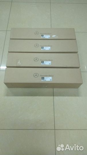 Амортизатор передний правый W213 A2133204030 новый