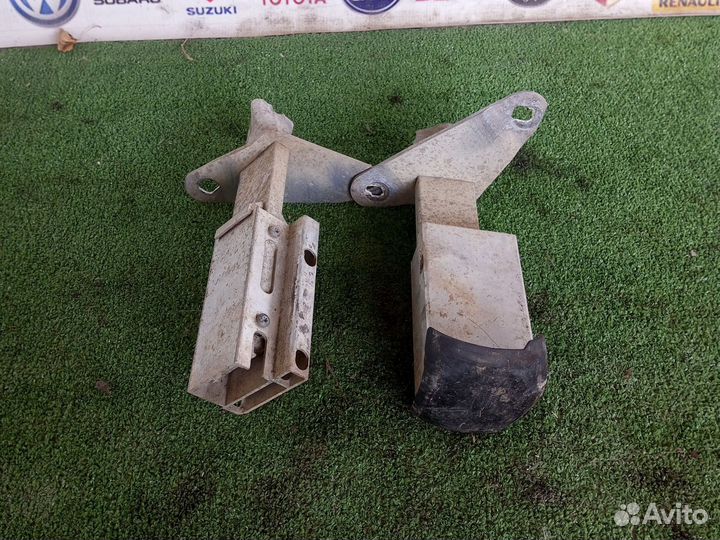 Кронштейн заднего бампера Audi A4 B5