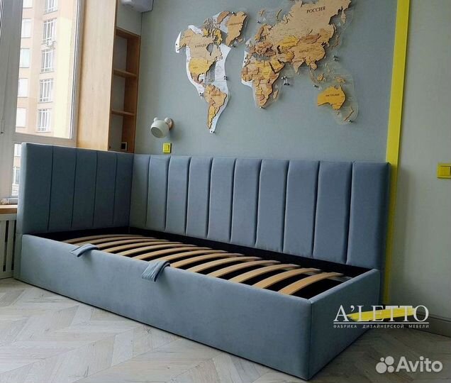 Детская кровать с мягкой спинкой