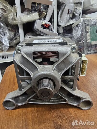 Двигатель Indesit 160021751.00