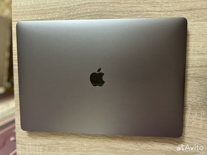 Apple MacBook Pro 15 2018 32gb 1Tb i9