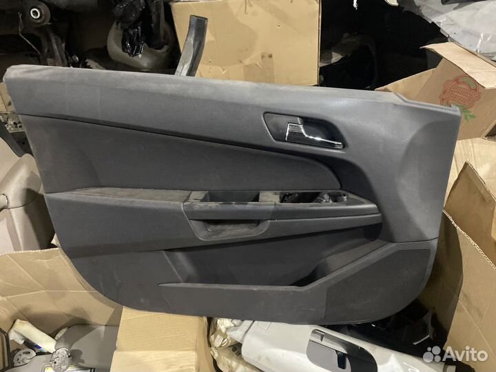 Обшивка передняя левая opel astra H ткань