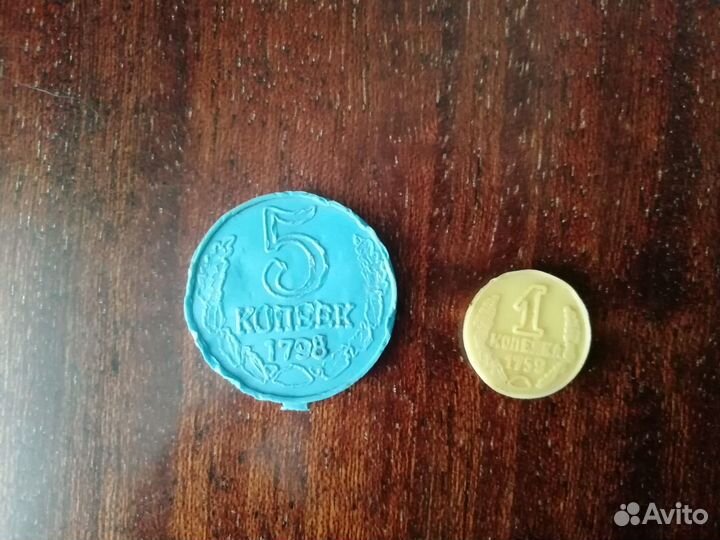 Пластмассовые монеты игрушечные