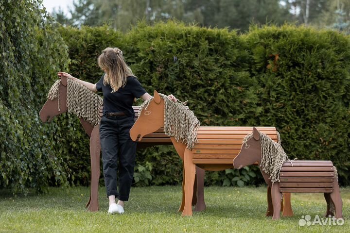 Декоративные садовые деревянные лошадки