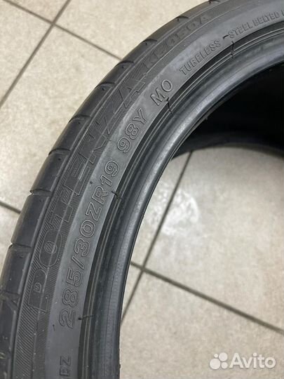 Bridgestone Potenza RE050 285/30 R19