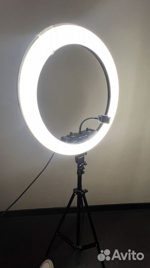 Кольцевая лампа со штативом