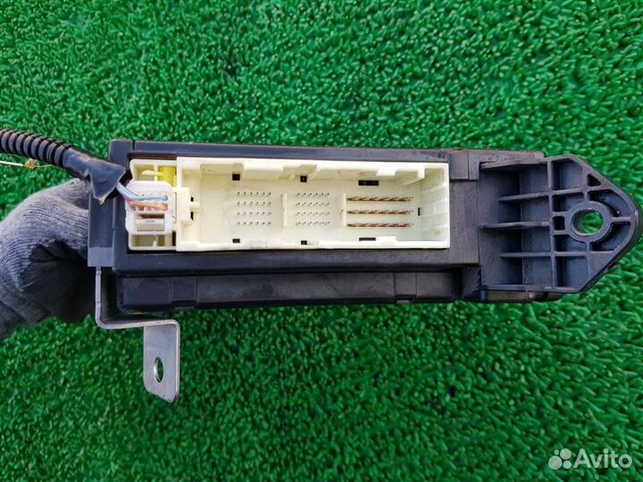 Блок предохранителей Toyota Sequoia