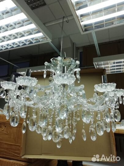 Люстра подвесная (12 свечей) очень красивая