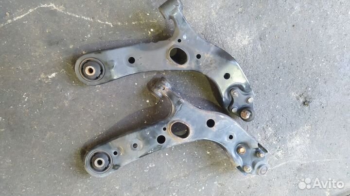 Рычаги комплект передние Toyota Estima GSR50