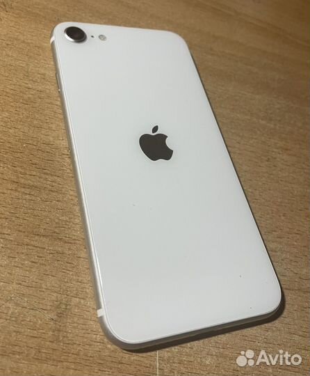 iPhone SE, 64 ГБ