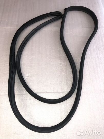 Уплотнитель двери toyota 6231230202C0