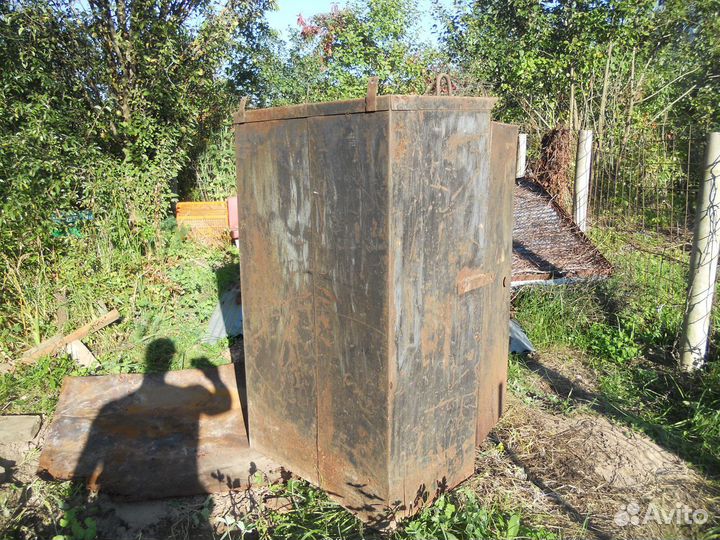 Шкаф металлический двухстворчатый железный СССР