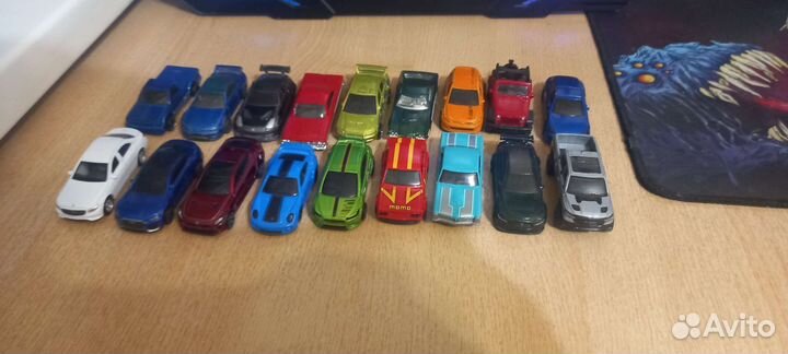 Hot wheels 16 шт и welly 2шт
