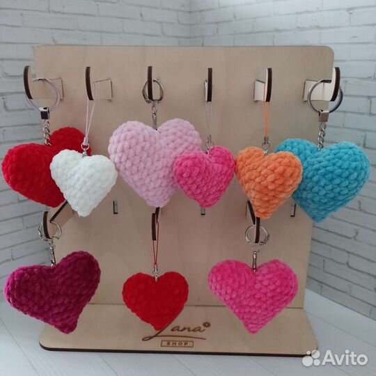 Вязаные брелки сердца
