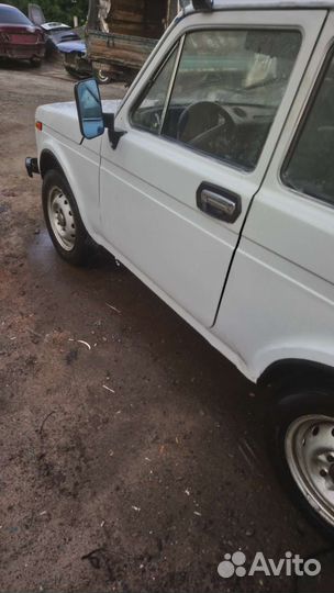 LADA 4x4 (Нива), 1990