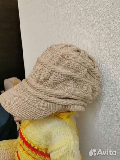 Шапка вязаная с козырьком