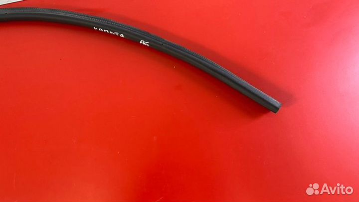 Резинка капота внутреняя Audi A6 C6 AUK 3.2 2008