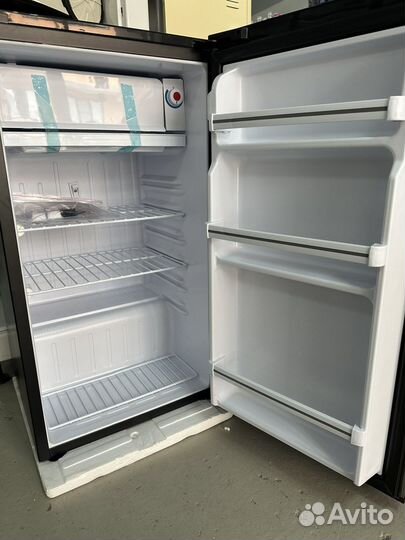 Холодильник офисный kraft BR-95I