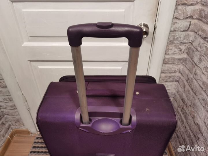 Чемодан на колёсах большой