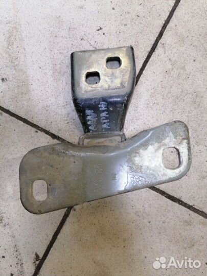 Петля багажника правая Opel Astra J GTC