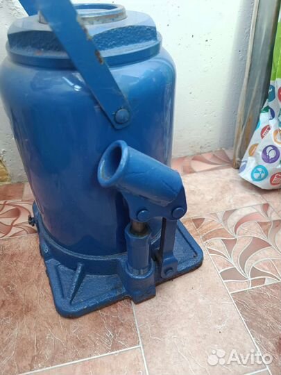 Домкрат AE&T TO2032 32 тонны двухштоковый