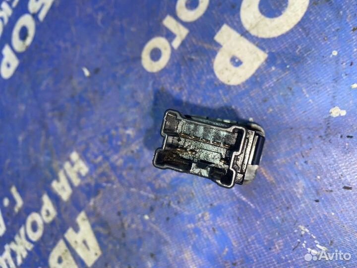 Кнопка аварийной сигнализации Nissan Almera N16