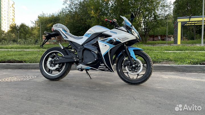 Электромотоцикл Yamaha R3