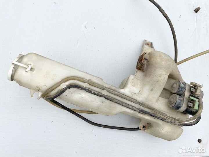 Бачок стеклоомывателя Mitsubishi Space Wagon