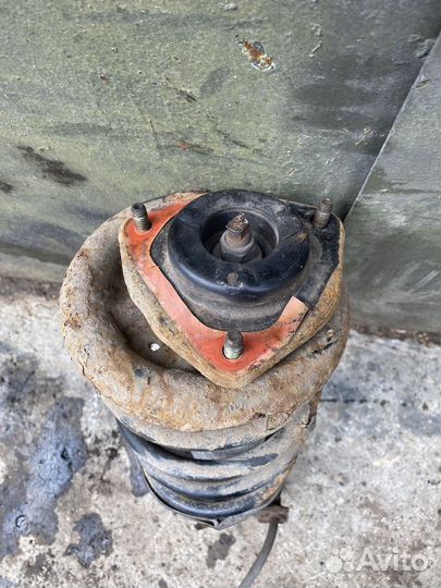 Передняя правая стойка Nissan Pulsar N15