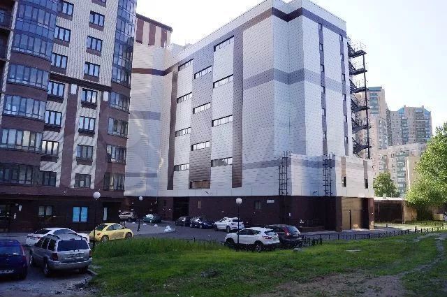 Машиноместо, > 30 м²