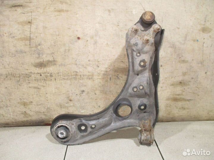 Рычаг передний правый VW Polo Sedan