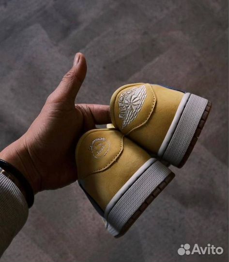 Кроссовки Nike air jordan 1 travis scott canary