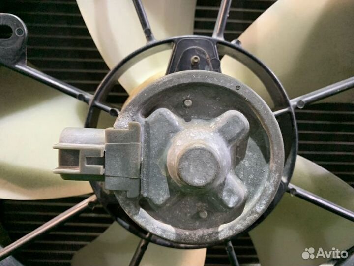 Радиатор охлаждения двигателя Toyota Wish ZNE14