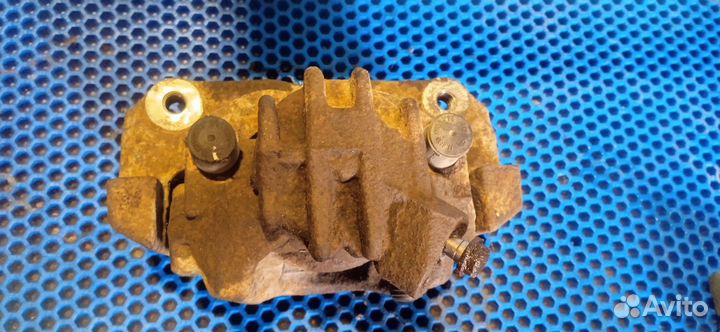 Суппорт передний левый Peugeot 508