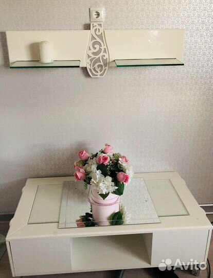 Полка настенная и стол