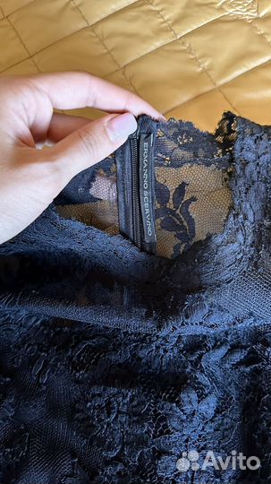 Черное платье с кружевом