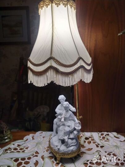 Лампа настольная