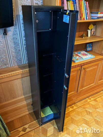 Сейф оружейный Valberg арсенал 161Т EL